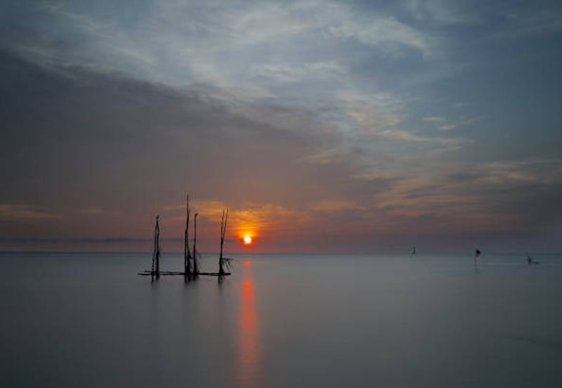 Please call us to setup a date for an interior viewing and side deal