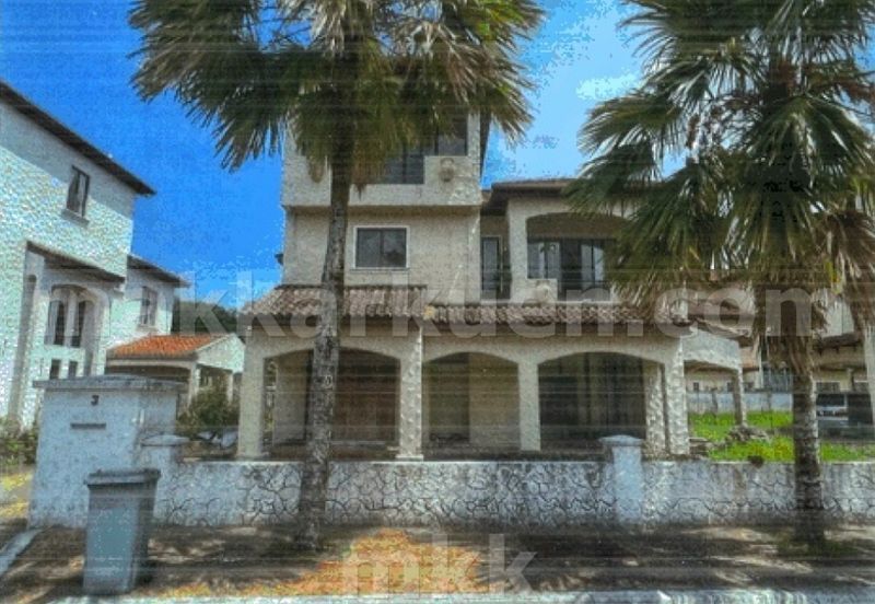 Please call us to setup a date for an interior viewing and side deal