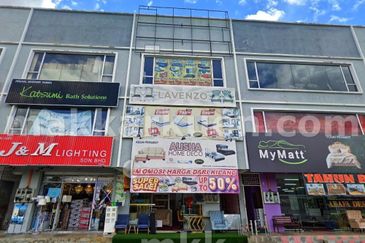 Please call us to setup a date for an interior viewing and side deal