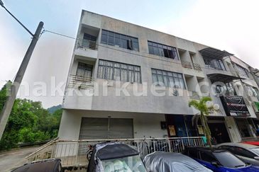 Please call us to setup a date for an interior viewing and side deal