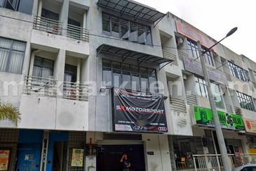 Please call us to setup a date for an interior viewing and side deal