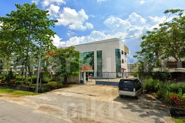 Please call us to setup a date for an interior viewing and side deal