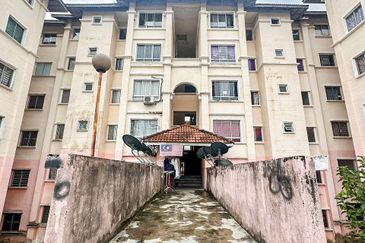 Residensi Warnasari 1