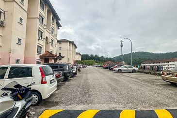 Residensi Warnasari 1