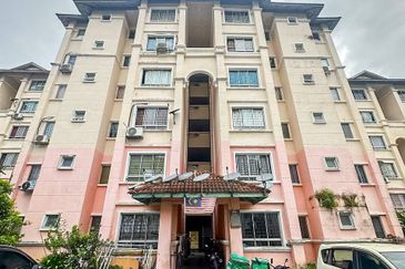 Residensi Warnasari 1