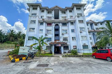 Residensi Warnasari 1
