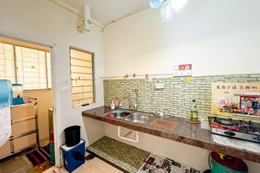 Residensi Bistaria, Ukay Bistari