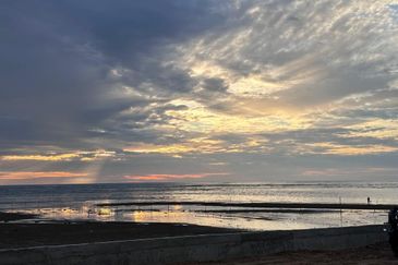 Seaside Bungalow Lot For Sale