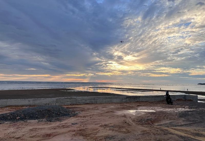 Seaside Bungalow Lot For Sale