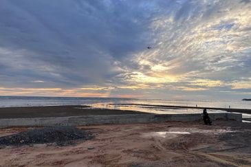 Seaside Bungalow Lot For Sale