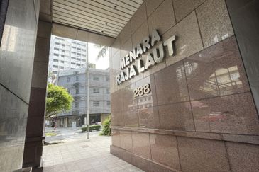 Menara Raja Laut (Menara Eon Bank)