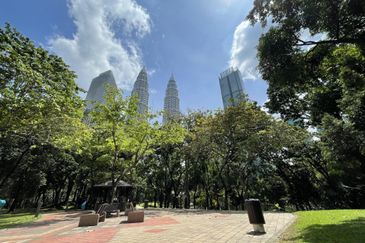 Menara HLX (formerly Menara HLA)