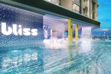 Freehold Luxury Condo 2min To KTM Petaling OKR