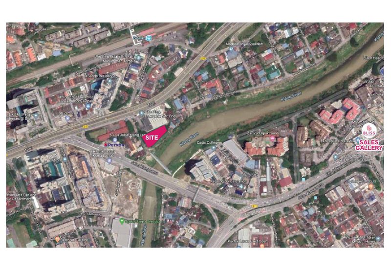 Freehold Luxury Condo 2min To KTM Petaling OKR