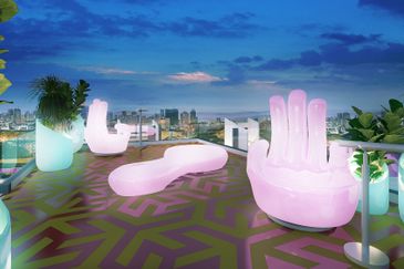 Freehold Luxury Condo 2min To Ktm Petaling OKR