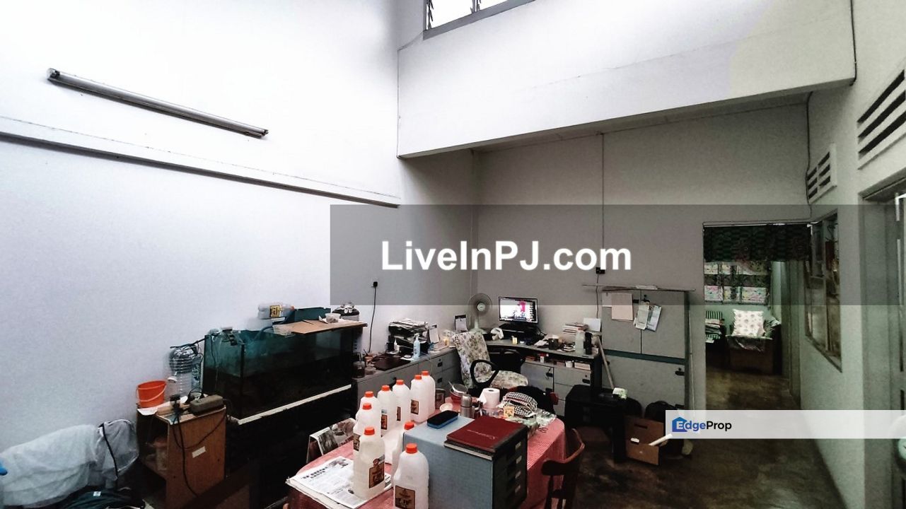 Seksyen 20, Taman Paramount, Paramount Garden 1Sty Terrace For Sale