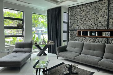 3 Storey Renovated Bungalow with Lift and Swimming Pool