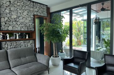 3 Storey Renovated Bungalow with Lift and Swimming Pool