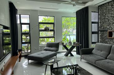 3 Storey Renovated Bungalow with Lift and Swimming Pool