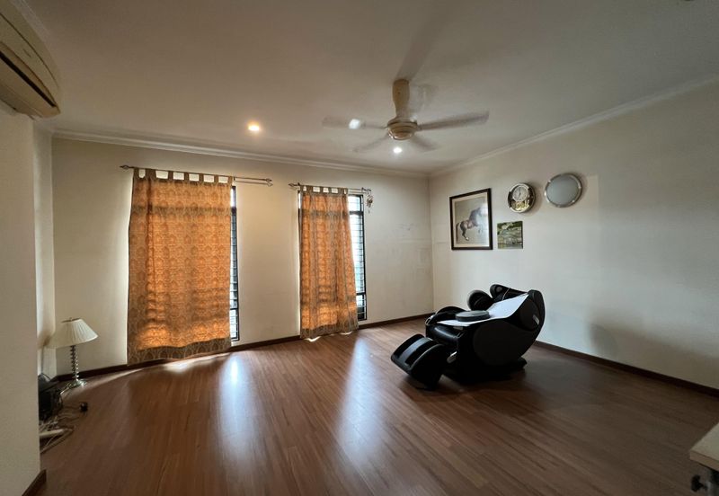 2.5 Storey Renovated Super Link for Sale