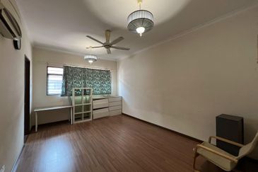 2.5 Storey Renovated Super Link for Sale