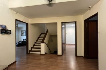 2.5 Storey Renovated Super Link for Sale