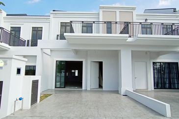 Monet Lily @ Sunsuria City