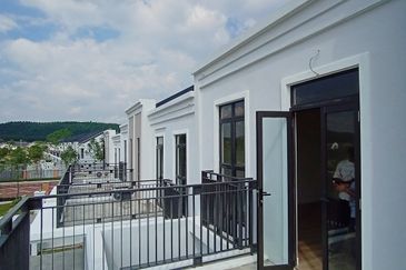 Monet Lily @ Sunsuria City