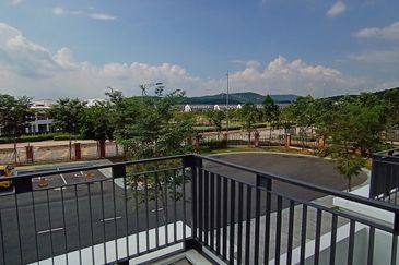 Monet Lily @ Sunsuria City