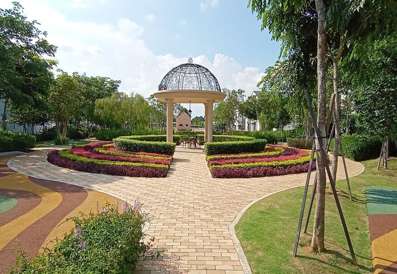 Monet Lily @ Sunsuria City