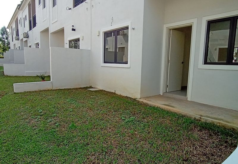 Monet Lily @ Sunsuria City