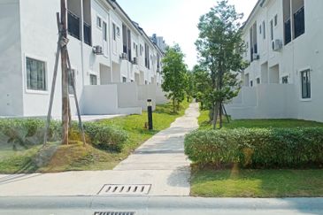 Monet Lily @ Sunsuria City