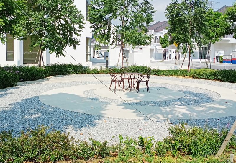 Monet Lily @ Sunsuria City