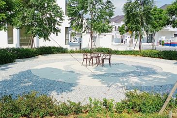 Monet Lily @ Sunsuria City