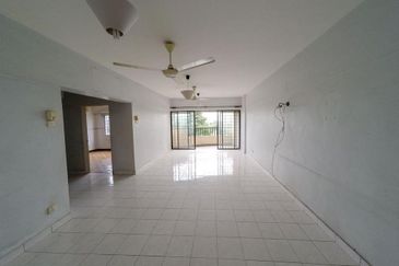 Anjung Hijau (Greenfield Apartment)