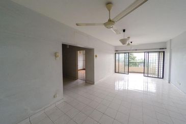 Anjung Hijau (Greenfield Apartment)