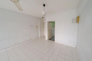 Anjung Hijau (Greenfield Apartment)