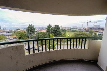 Anjung Hijau (Greenfield Apartment)