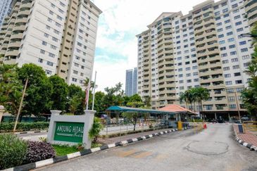 Anjung Hijau (Greenfield Apartment)
