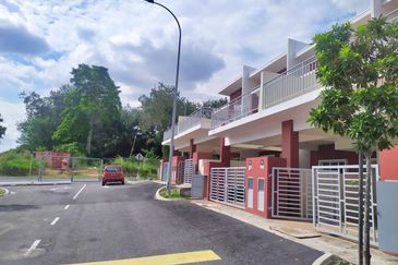 [FREEHOLD] TERES 2 TINGKAT TAMAN WARISAN VILLA