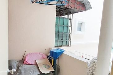 Residensi Warnasari 1