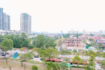 Anjung Hijau (Greenfield Apartment)