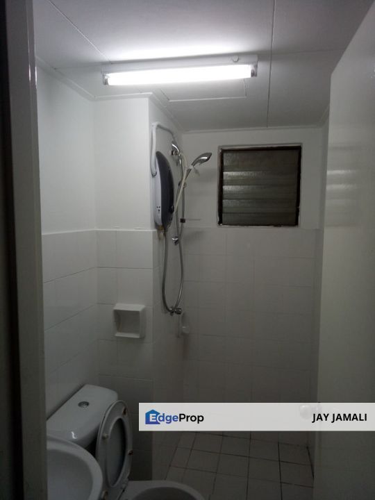 FACING POOL|GOOD CONDITION| VISTA CONDO PUCHONG, Selangor, Puchong