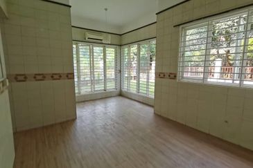 EXTRA LAND|FREEHOLD 2 STY SEMI D JALAN JENDELA