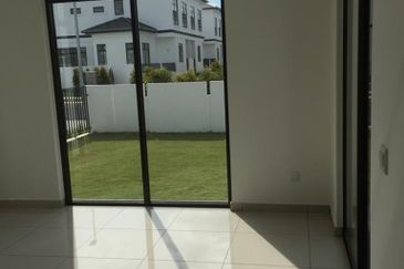 CORNER LOT|NEW UNIT | AVENHAM GARDEN PUNCAK ALAM 