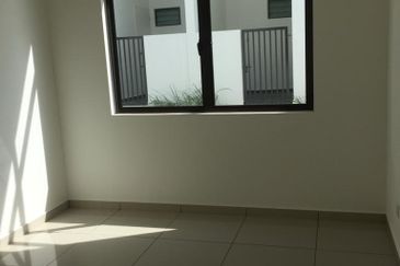 CORNER LOT|NEW UNIT | AVENHAM GARDEN PUNCAK ALAM 