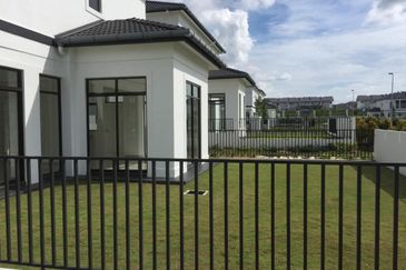 CORNER LOT|NEW UNIT | AVENHAM GARDEN PUNCAK ALAM 