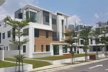 Lake Point Residence