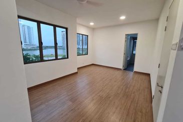 Lake Point Residence