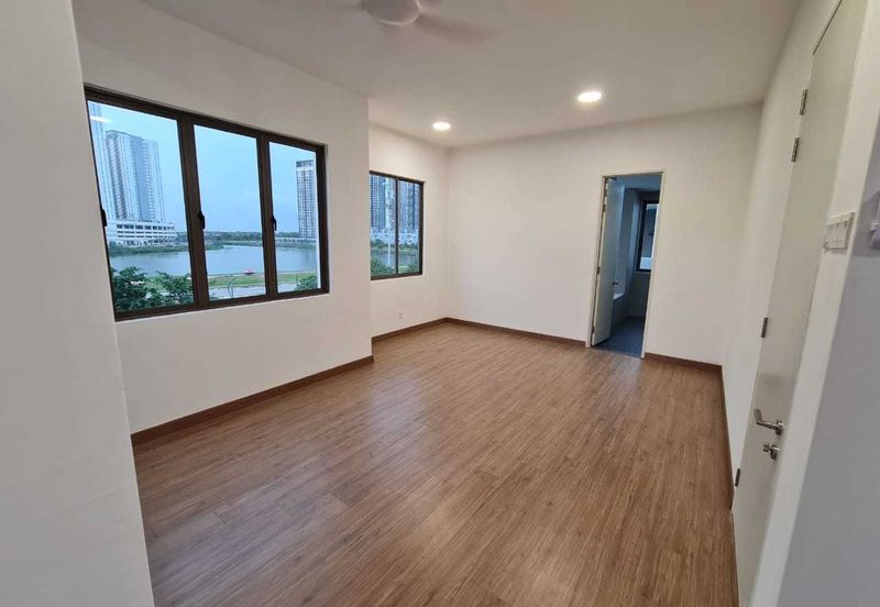 Lake Point Residence